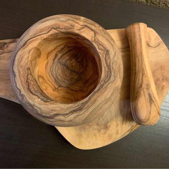 Beautiful olive wood pestle & mortar / decorative tray - Picture 5 of 6